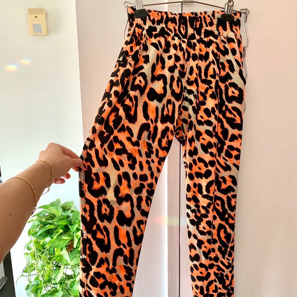 LF LEOPARD ORANGE NEON TAPERED PANTS / MIKA & GALA